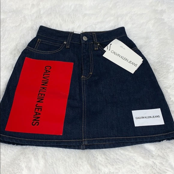 Calvin Klein - Picture 2 of 4